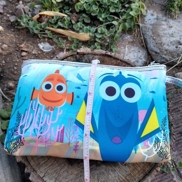Finding Dory Wristlet - Picture 3 of 7